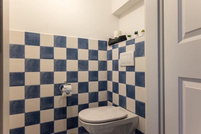 Cozy 1BR Duplex Near Center by HM