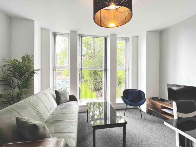 FREE PARKING - Cosy 2-BR Flat near Salford Royal