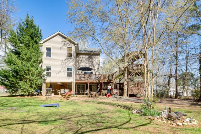 Pet-Friendly Lakehouse: View Tower + Fire Pit!