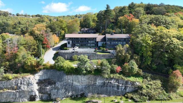 Cliff Dwellers Inn