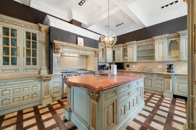 5BR 5BA Architectural Estate-Theatre Gym Rooftop