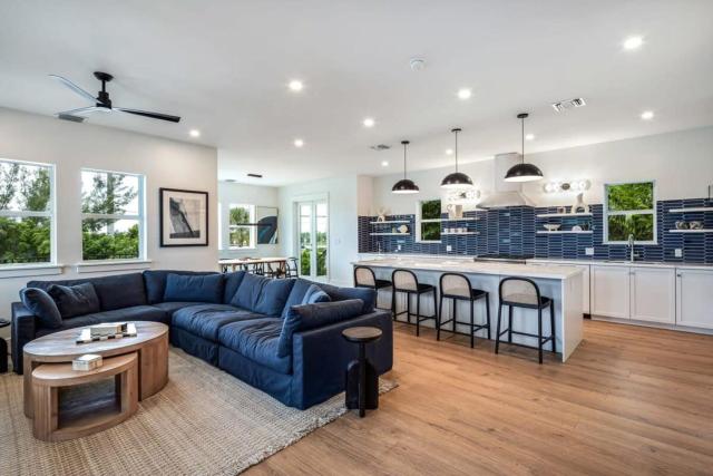 The Ebberly House - Amazing Pool in Gated Community