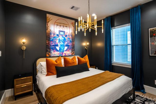 The Green Haus: Luxxe Cabana Rooftop Retreat