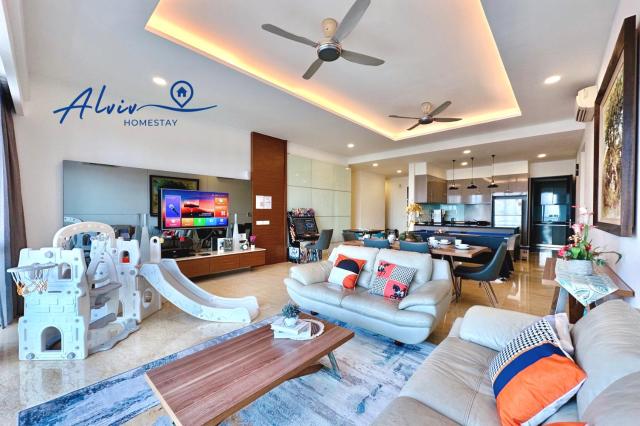 TheShore LUXURY 4+1BR Penthouse/8-12pax/Pool Table/DirectToMall/Jonker 10min