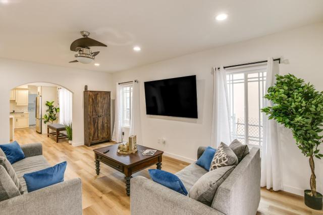 7 Mi to Dtwn! Modern Retreat in East Los Angeles