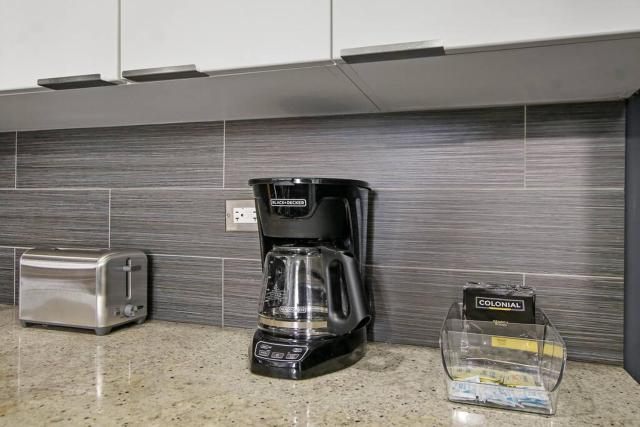 Serene Studio Apartment in Hyde Park - Del Prado 706