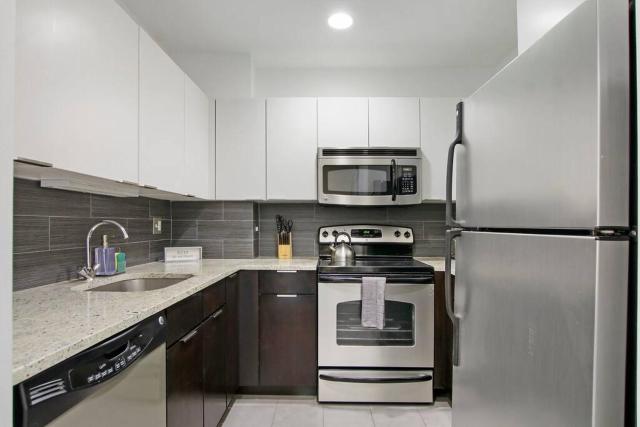 Cozy & Comfy Studio Apt in Chicago - Del Prado 418