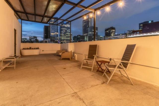 Zielo Londres ,Modern Stay with AC & Rooftop Terrace