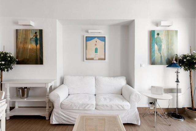 Mykonian Marvel: A Tranquil Oasis in the Old Town!