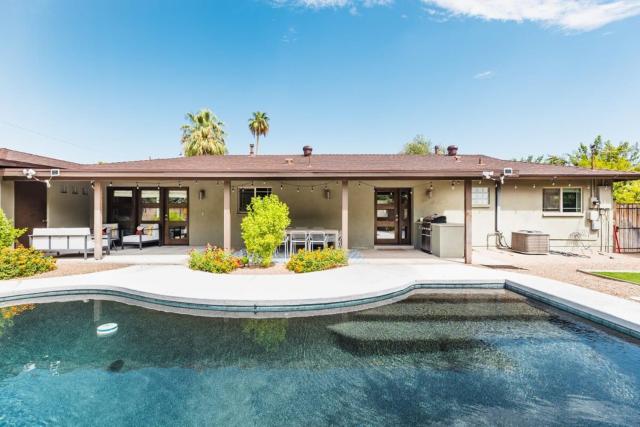 Heated Pool Outdoor Kitchen Patio Modern Design