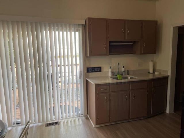 Pet-Friendly 3BR Near Downtown - Deck - Backyard