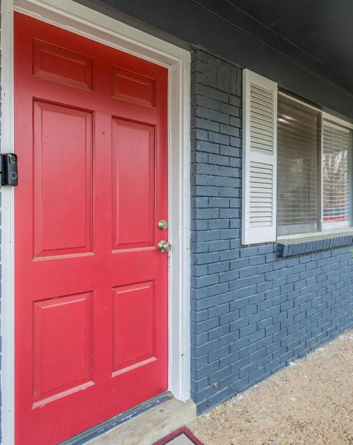 Cheerful 3 BR 2BA Home in Great Neighborhood!
