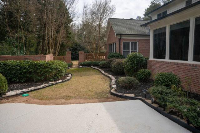 Lakefront Retreat w/ Guest House