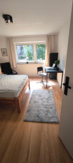 Fresh renovated. 3 Róoms. Central Leonberg. Private parking spot.