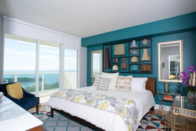 Gorgeous Coconut Grove 3 bedroom Condo with amazing views Parking Included