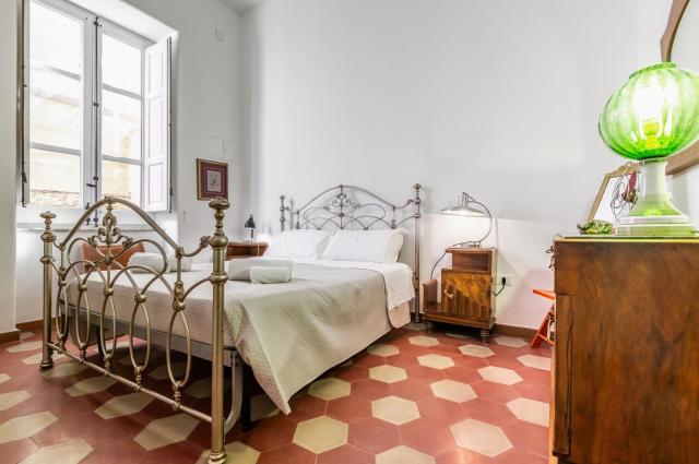 GuestHost - Near Palermo's Historic Heart - Apt with Courtyard