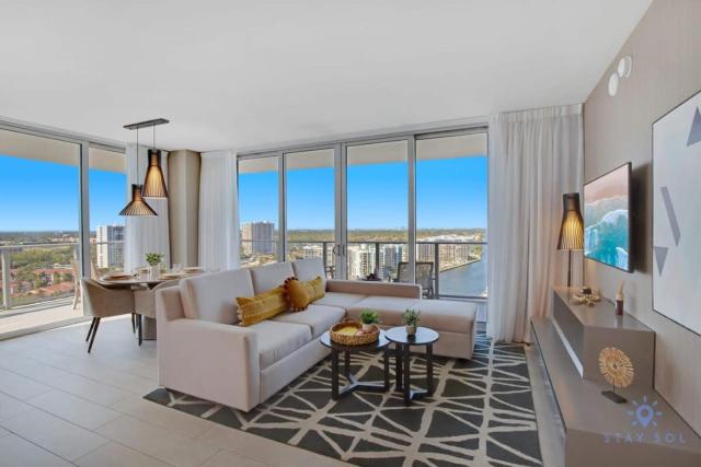 High Floor with Stunning Views, Amazing Pools