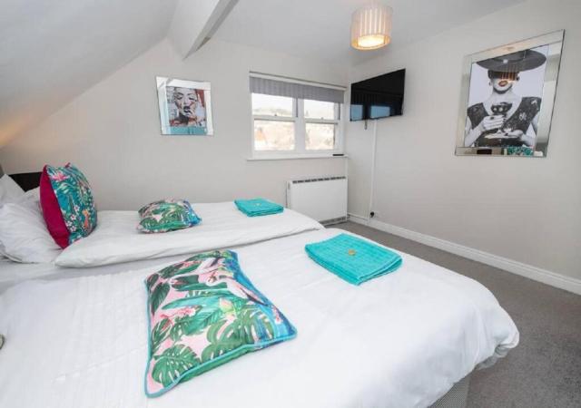 Albatross - Top Floor - Sea & Castle Views & Parking Space!