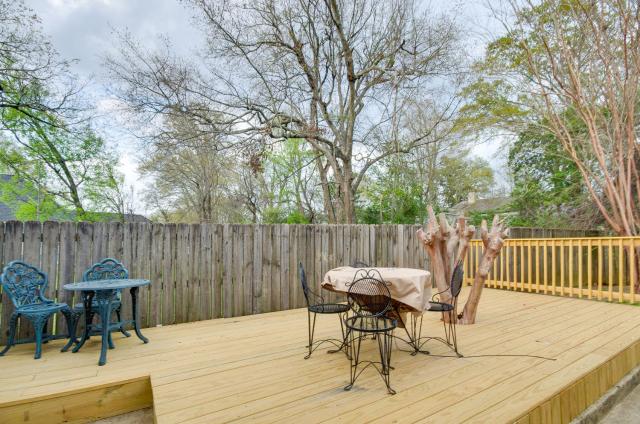 Stylish Home ~ 2 Mi to Jackson State & Belhaven!