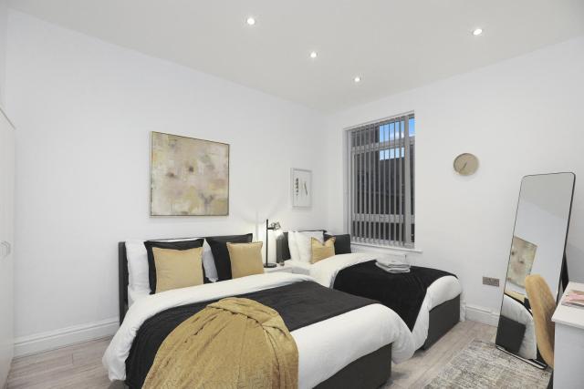 Leicester Serviced Accomodation, Sleeps 8