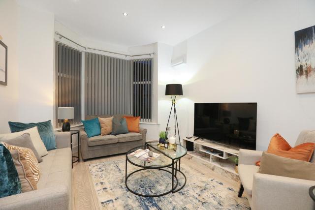 Leicester Serviced Accomodation, Sleeps 8