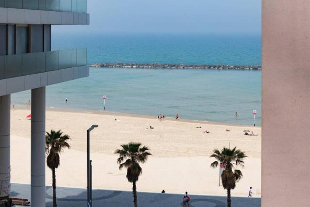 At Renoma Stunning 2BR with Sea View by HolyGuest