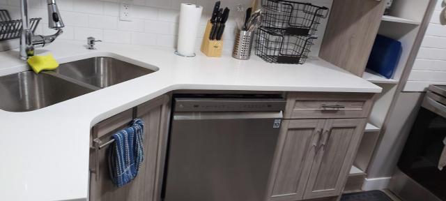 Cozy 2-Bedroom Basement Guest Suite with Private Entrance and Proximity to the Airport