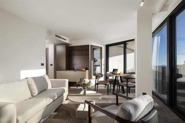 SeeSea Hotel