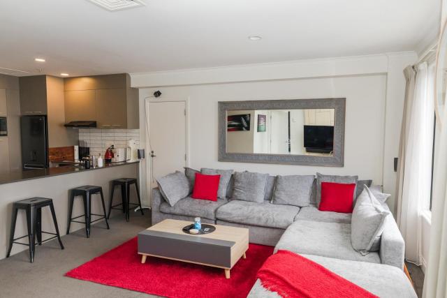 Entire Apartment 21st Floor Queen Street with Free Parking