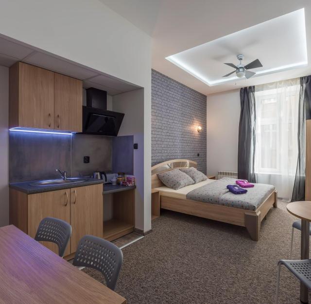 70s Hostel