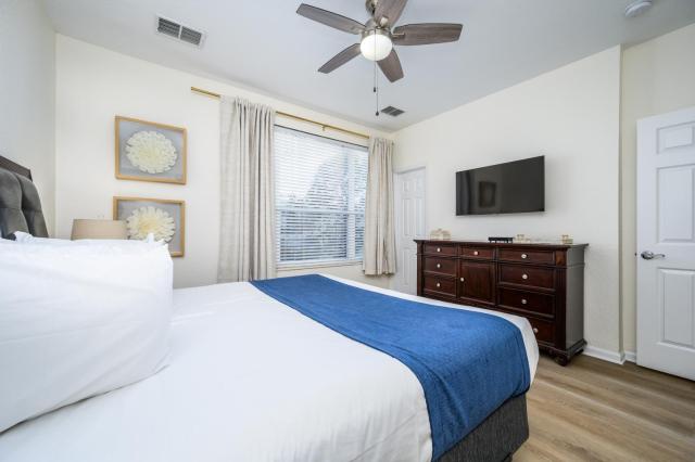 New Listing, Beautiful Townhome, Vista Cay - 4014