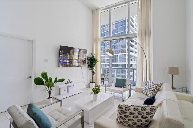Icon 1 Bed With Water Views 16 ft Ceilings and Free Spa Access