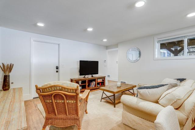 Commuter-Friendly Seattle Apartment! Dogs Welcome