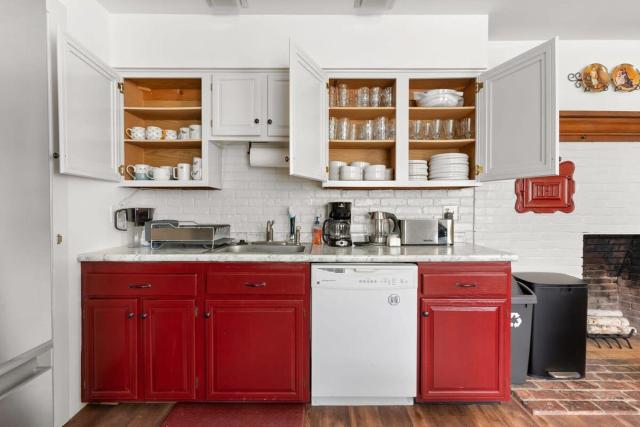 Federal on Exeter Circa 1805 Sleeps 8