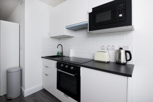 GuestReady - Monochromatic Retreat