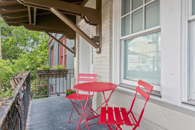 Stunning 2BD luxury apt perfect NOLA location