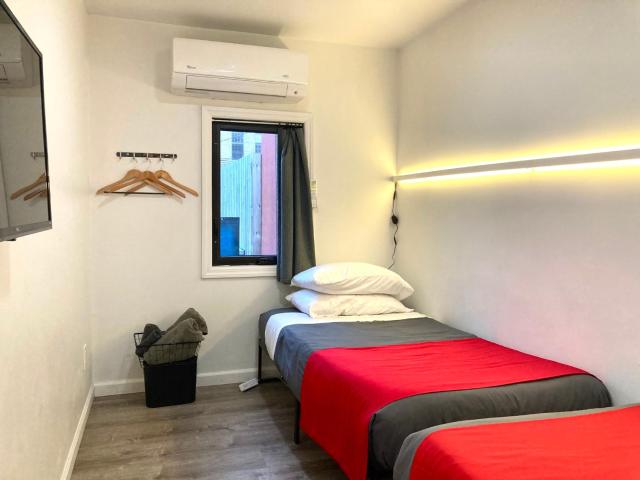 Modern GuestHouse Ironbound Newark with KITCHEN-FastTrainToNYC-OneStopToAirport