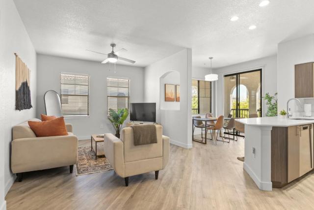 CozySuites Glendale by the stadium with pool 16