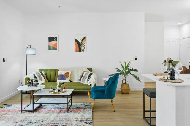 TWO CozySuites Glendale by the stadium with pool 4 & 18