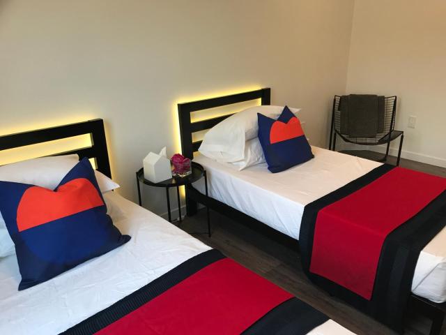 Modern GuestHouse Ironbound Newark with KITCHEN-FastTrainToNYC-OneStopToAirport