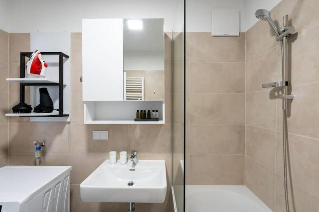 Trendy 1BR, Direct City Access by HM