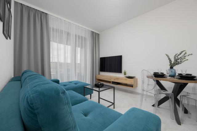 Apartment with Balcony & Parking in Warsaw by Noclegi Renters
