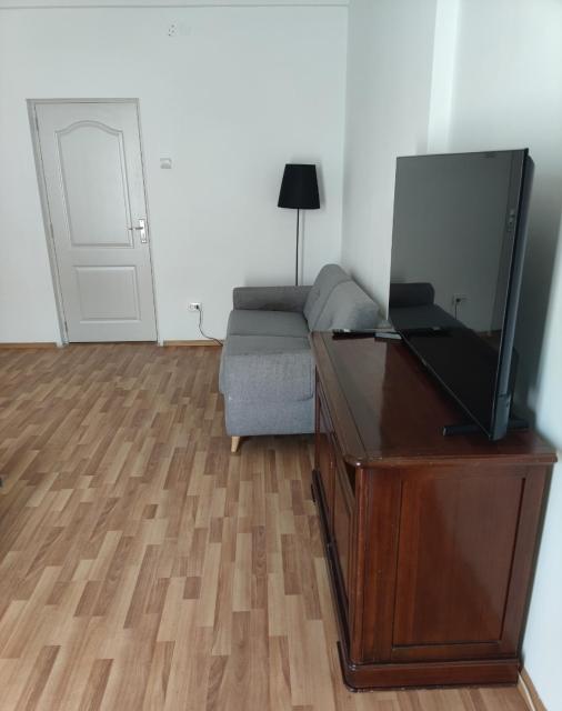 Christie's 3 central apartment to Bucarest