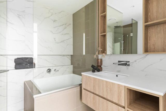 A Chic 2BR Apt with Panoramic Views FREE Parking