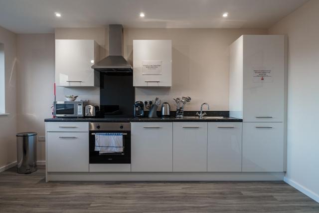 Modern Manchester Apartment, Free Parking For Two, Smart TVs, Central Location