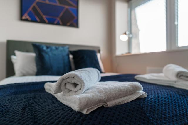 Modern Manchester Apartment, Free Parking For Two, Smart TVs, Central Location