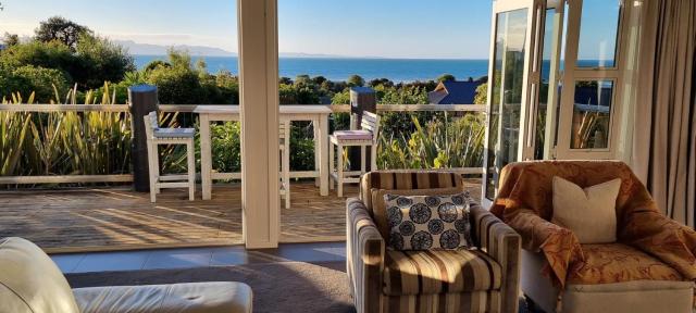 Coastal Chic in Pohara