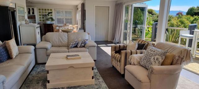 Coastal Chic in Pohara