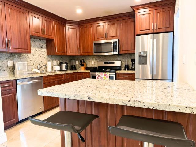 Spacious 4/4 Home Central To All Attractions