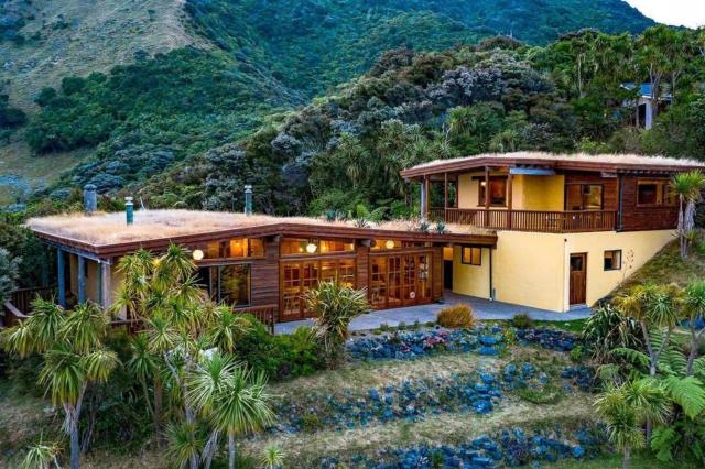 Whare Aroha: Retreat to Wellness
